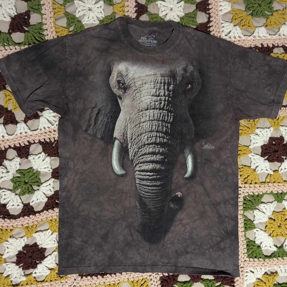 The Mountain Elephant Graphic T Shirt Mens Medium Brown Tie Dye All Over Print